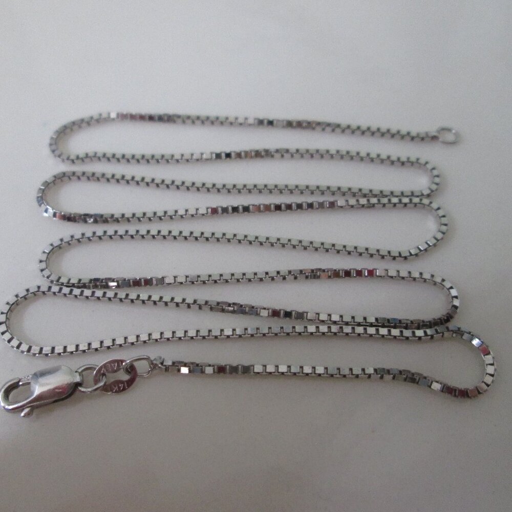 14K white gold box chain